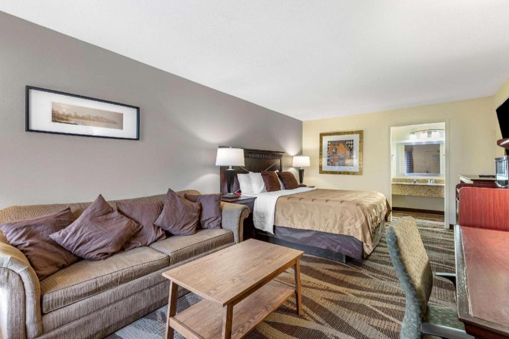 Windsor Mill Quality Inn מראה חיצוני תמונה